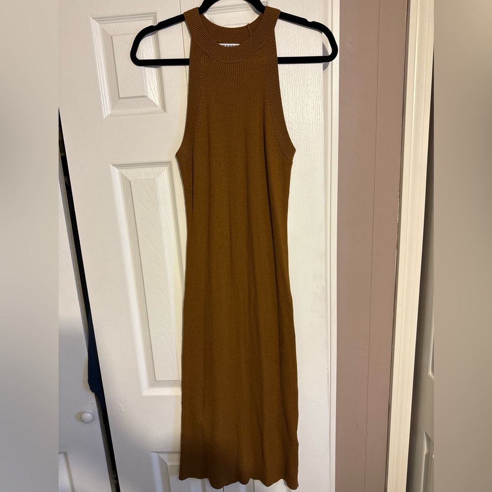Old Navy, never worn. Brown, Maxi Dress. Size M